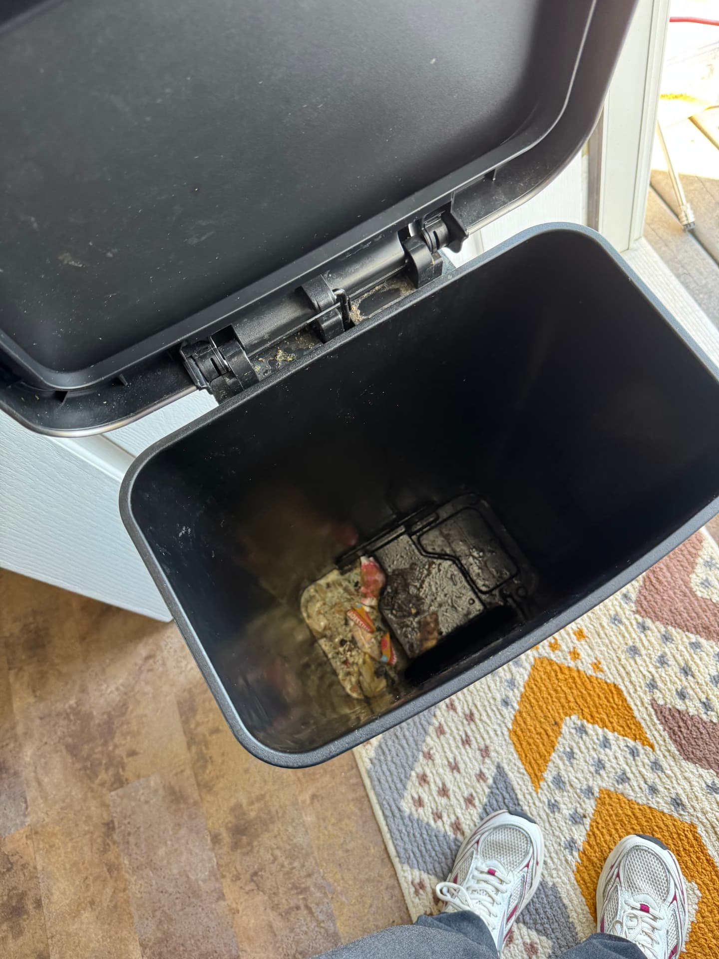 Before cleaning: Kitchen trash can